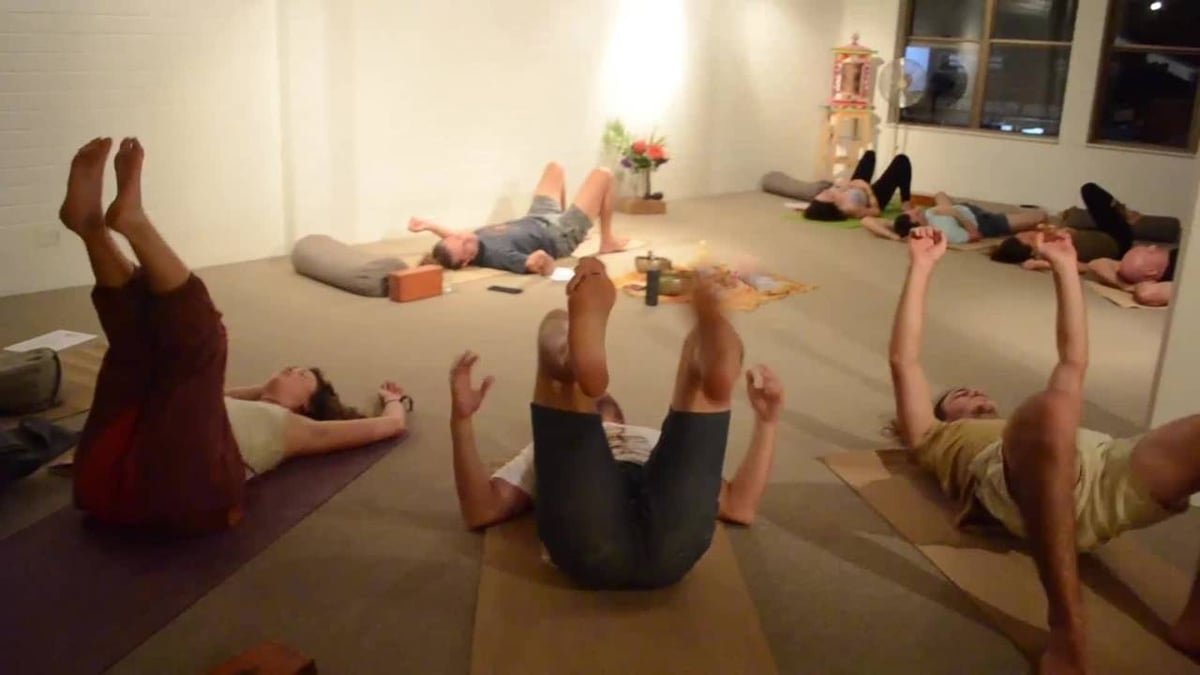 Dr Keith R. Motes teaching Shaking Medicine to a class.